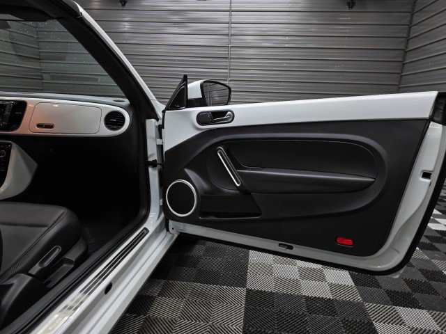 Used 2019 Volkswagen Beetle 2.0T FWD image 32