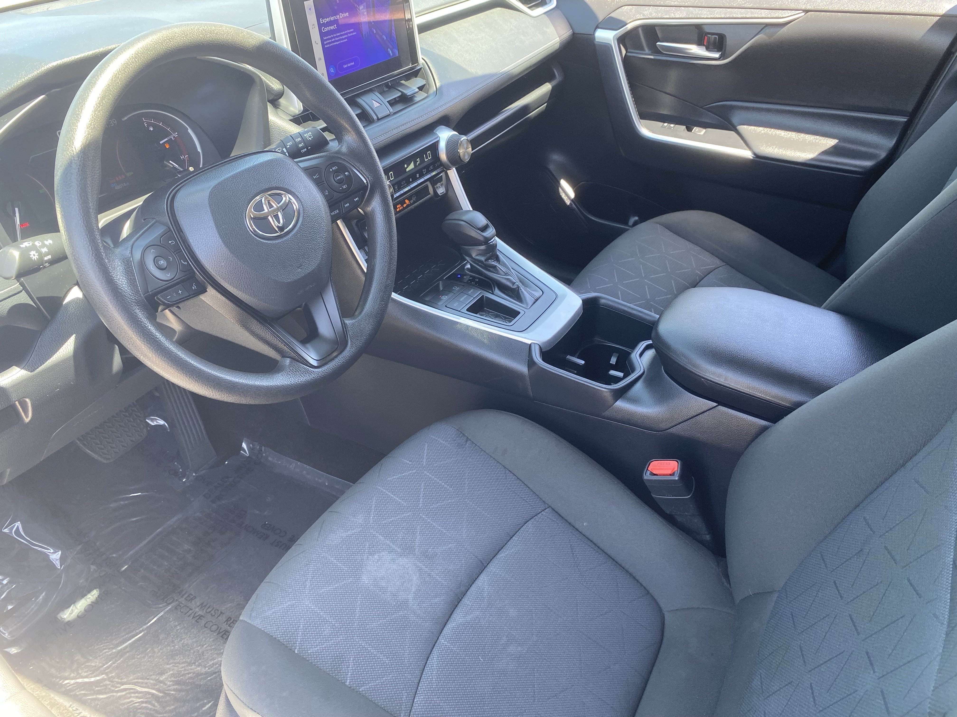 Used 2024 Toyota RAV4 XLE FWD image 16