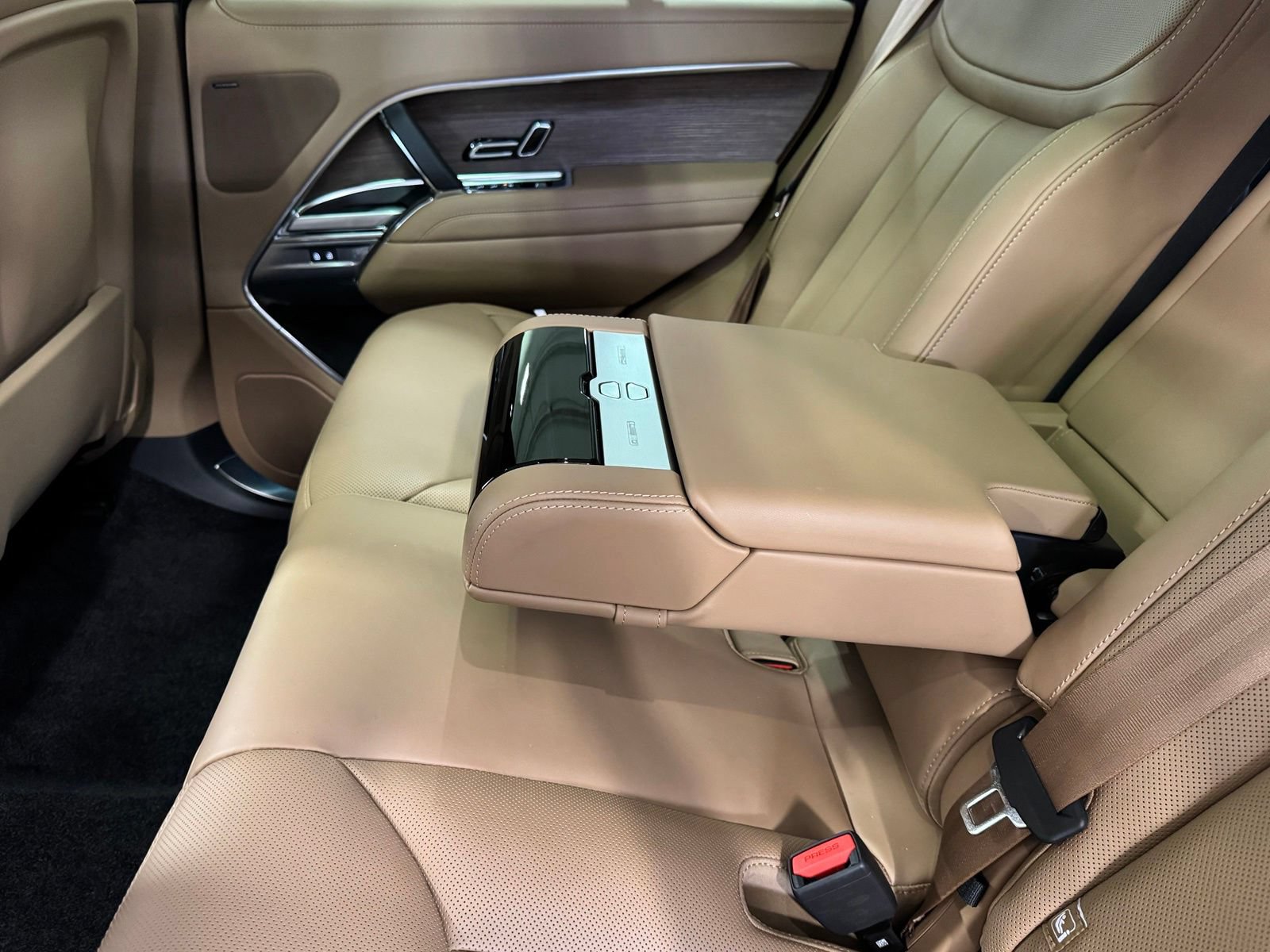 New 2026 Land Rover Range Rover SE AWD/4WD image 35
