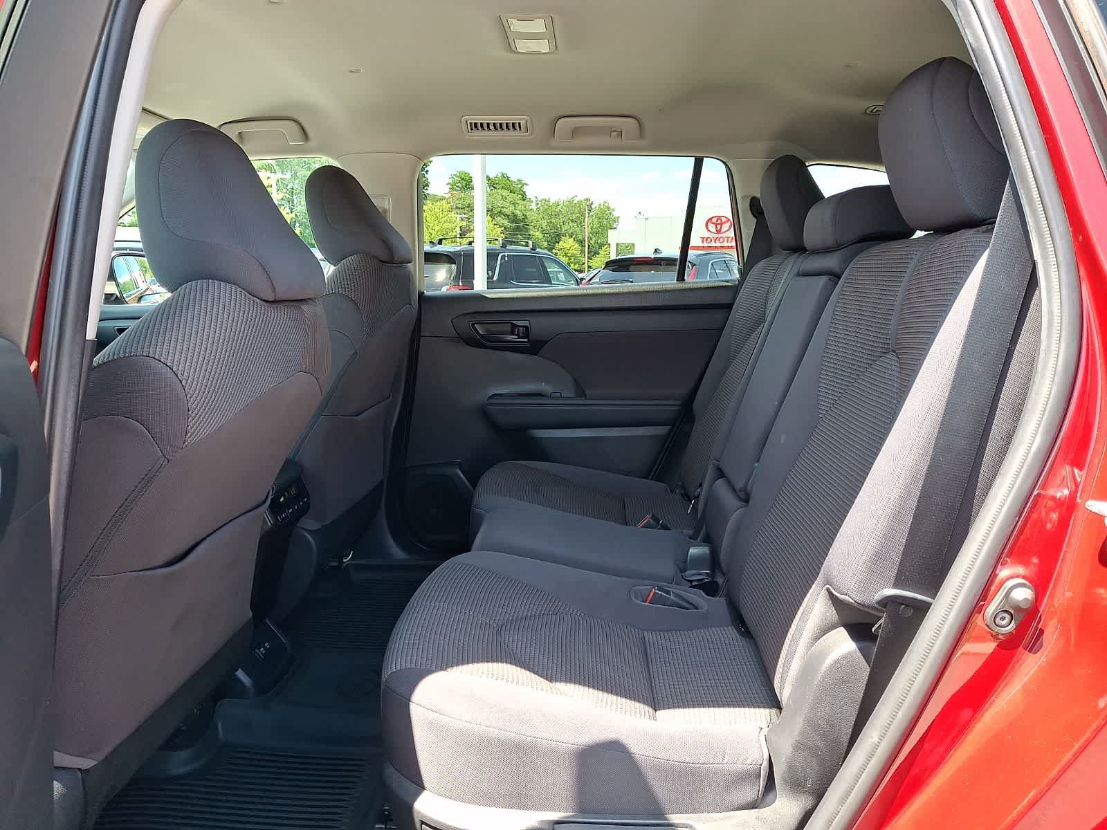 Used 2020 Toyota Highlander LE AWD/4WD image 12