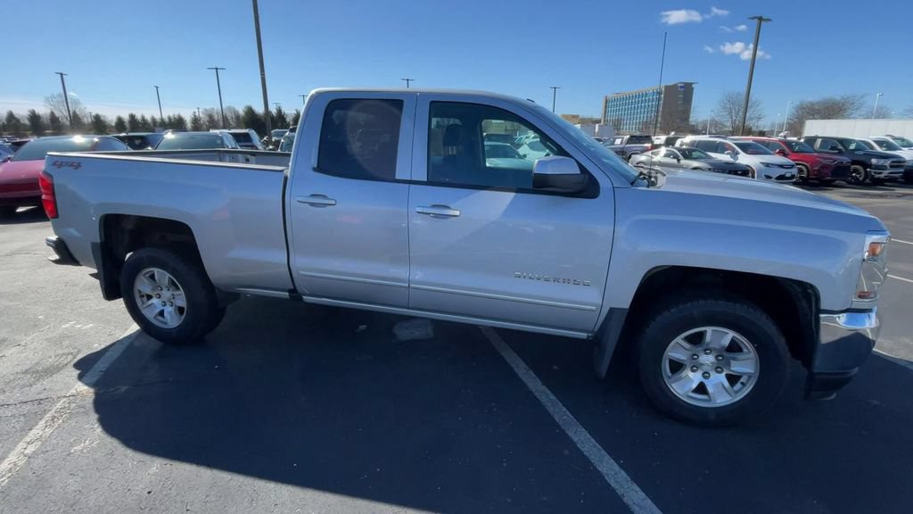 Used 2018 Chevrolet Silverado 1500 LT AWD/4WD image 3