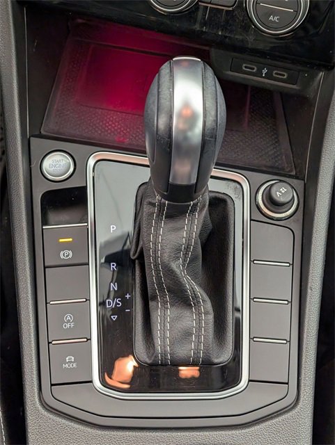 Used 2021 Volkswagen Jetta SEL Premium image 23