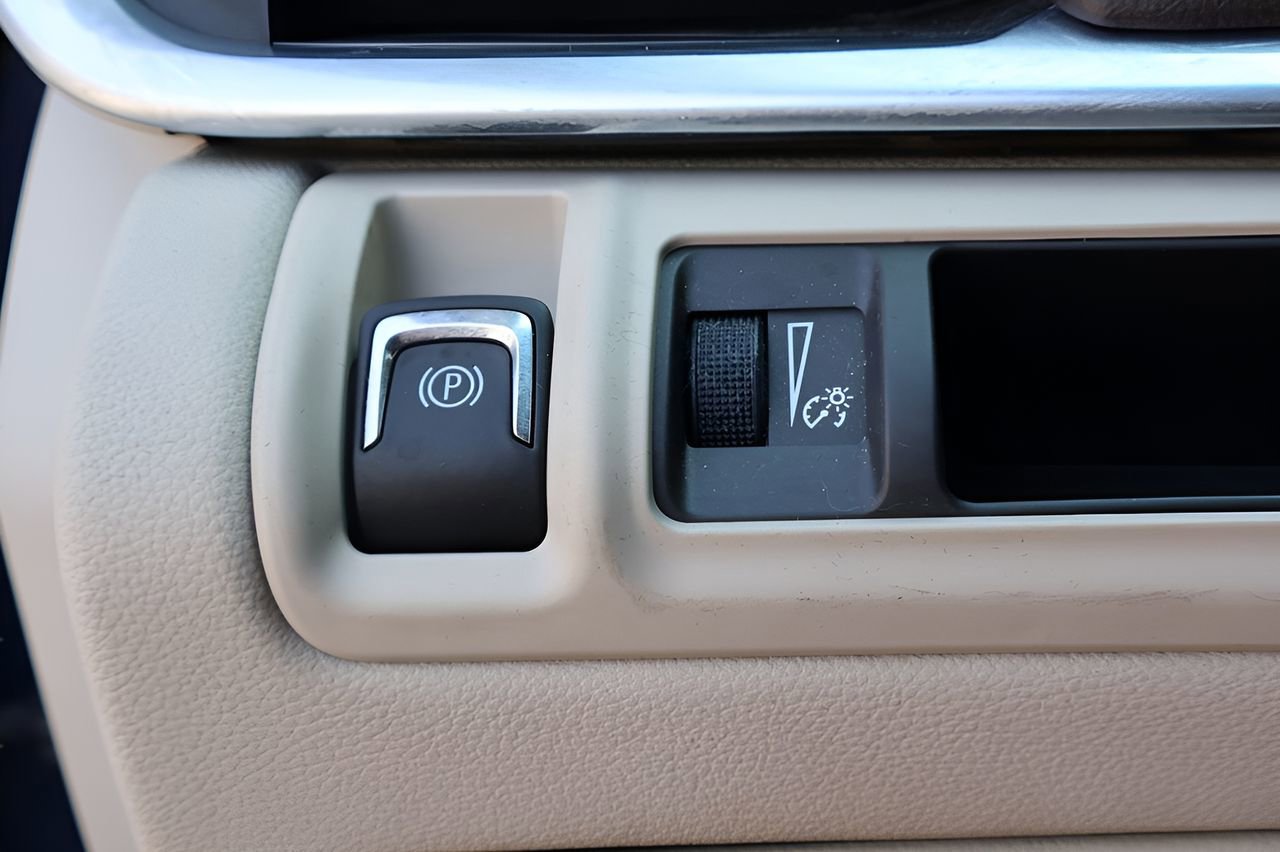 Used 2016 Cadillac XTS Luxury w/ Driver Awareness Package image 18