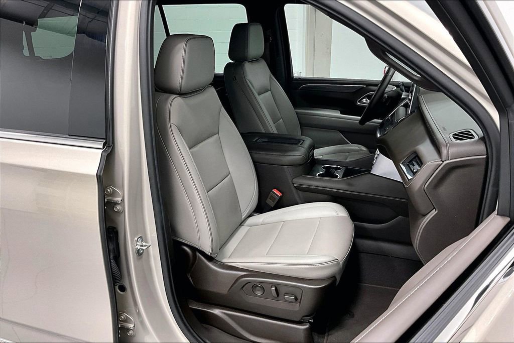 Used 2023 GMC Yukon SLT w/ SLT Luxury Package image 10