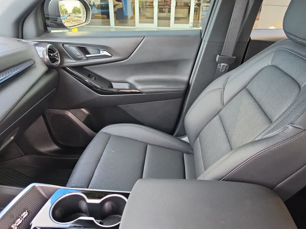Used 2026 Chevrolet Equinox LT w/ Convenience Package II FWD image 24