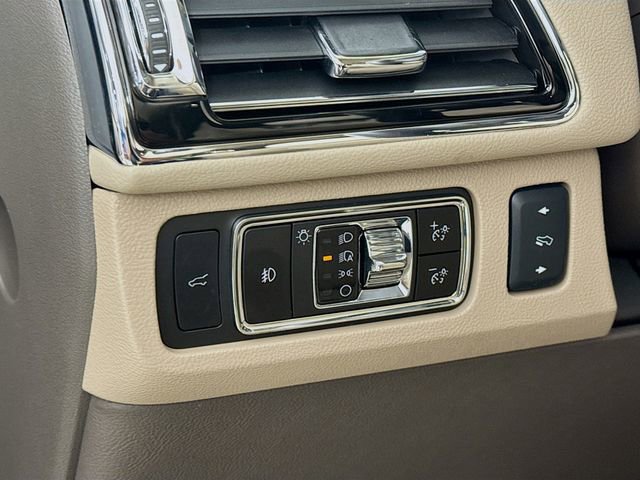 Certified 2024 Lincoln Navigator L Reserve image 12