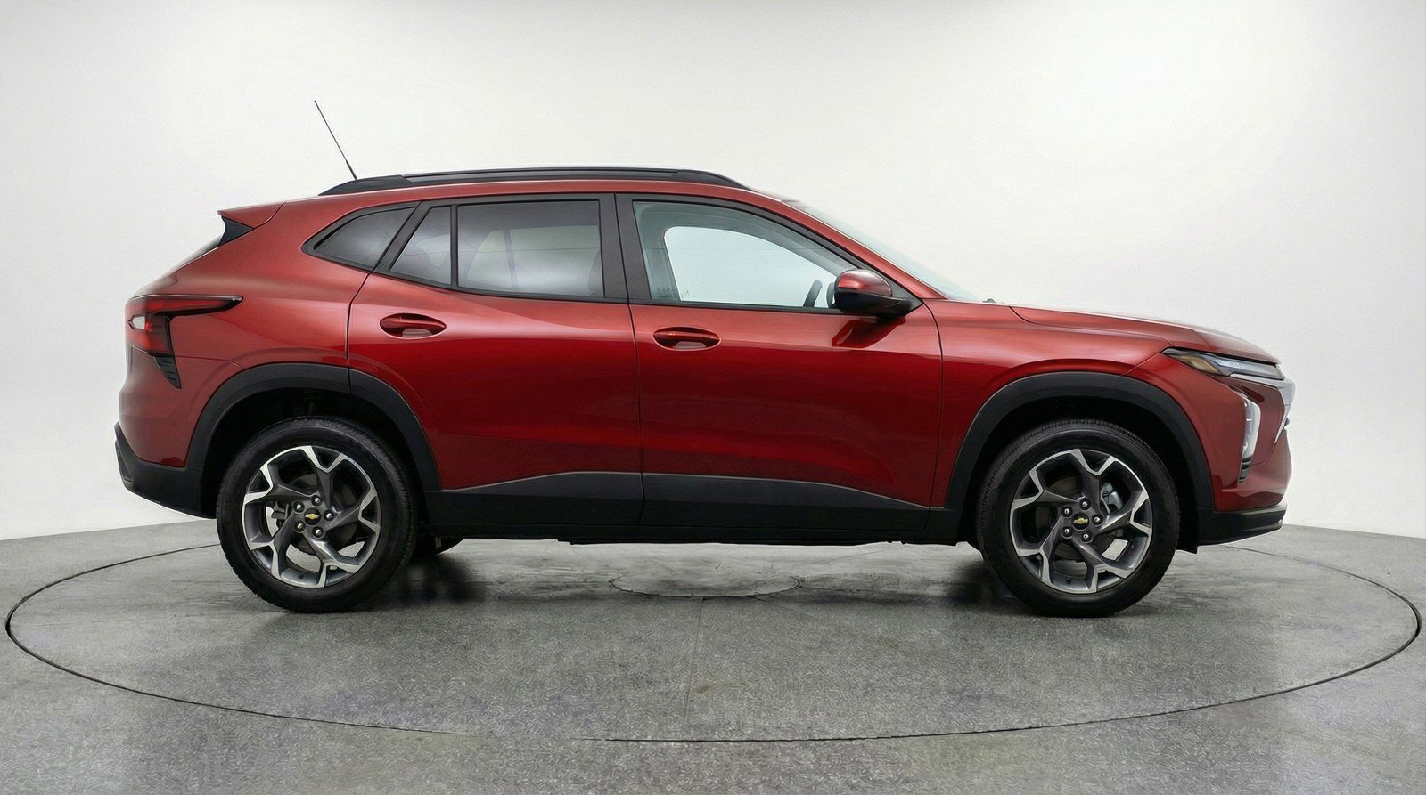 Used 2025 Chevrolet Trax LT FWD image 11