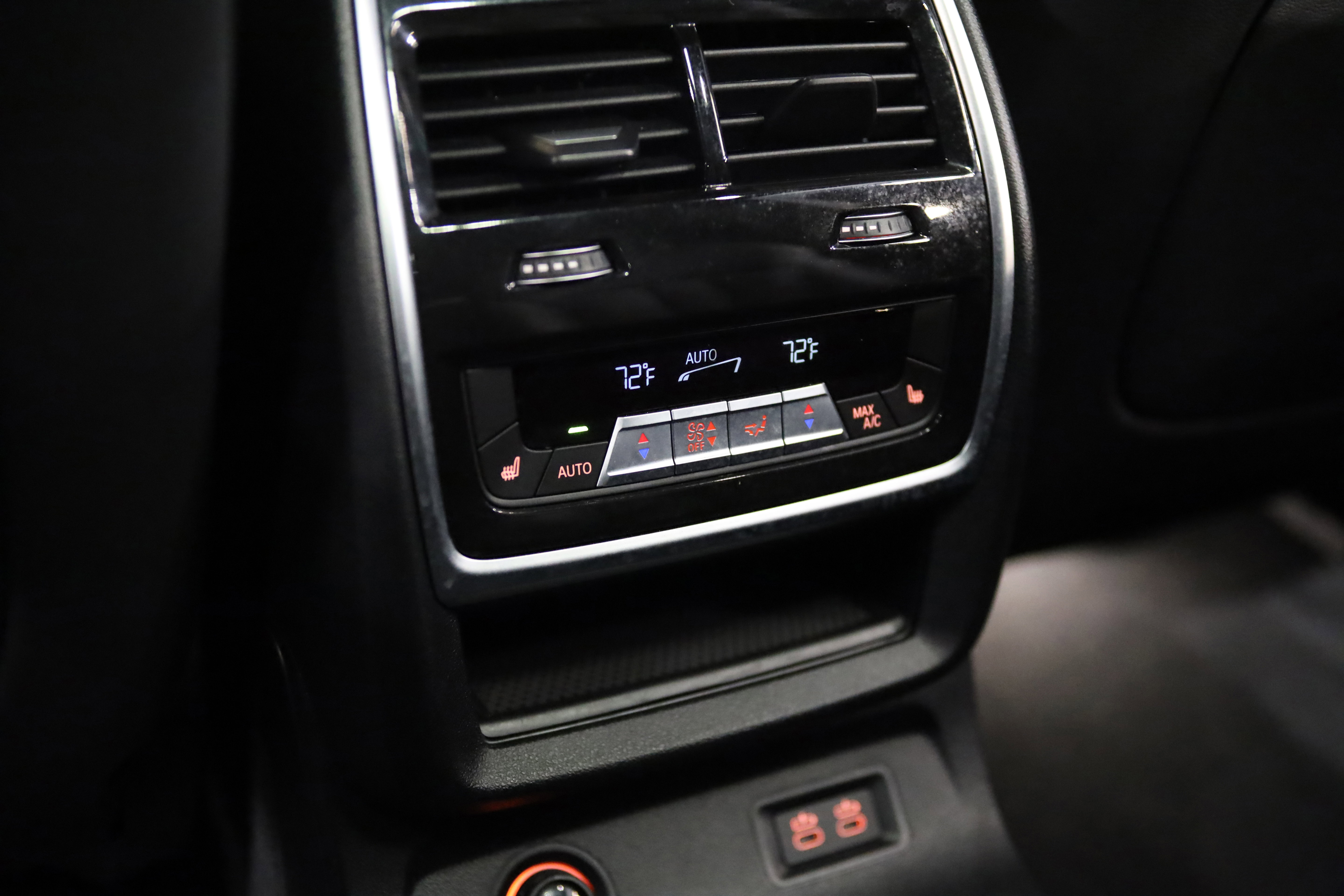 Used 2022 BMW X7 M50i w/ Dynamic Handling Package image 34