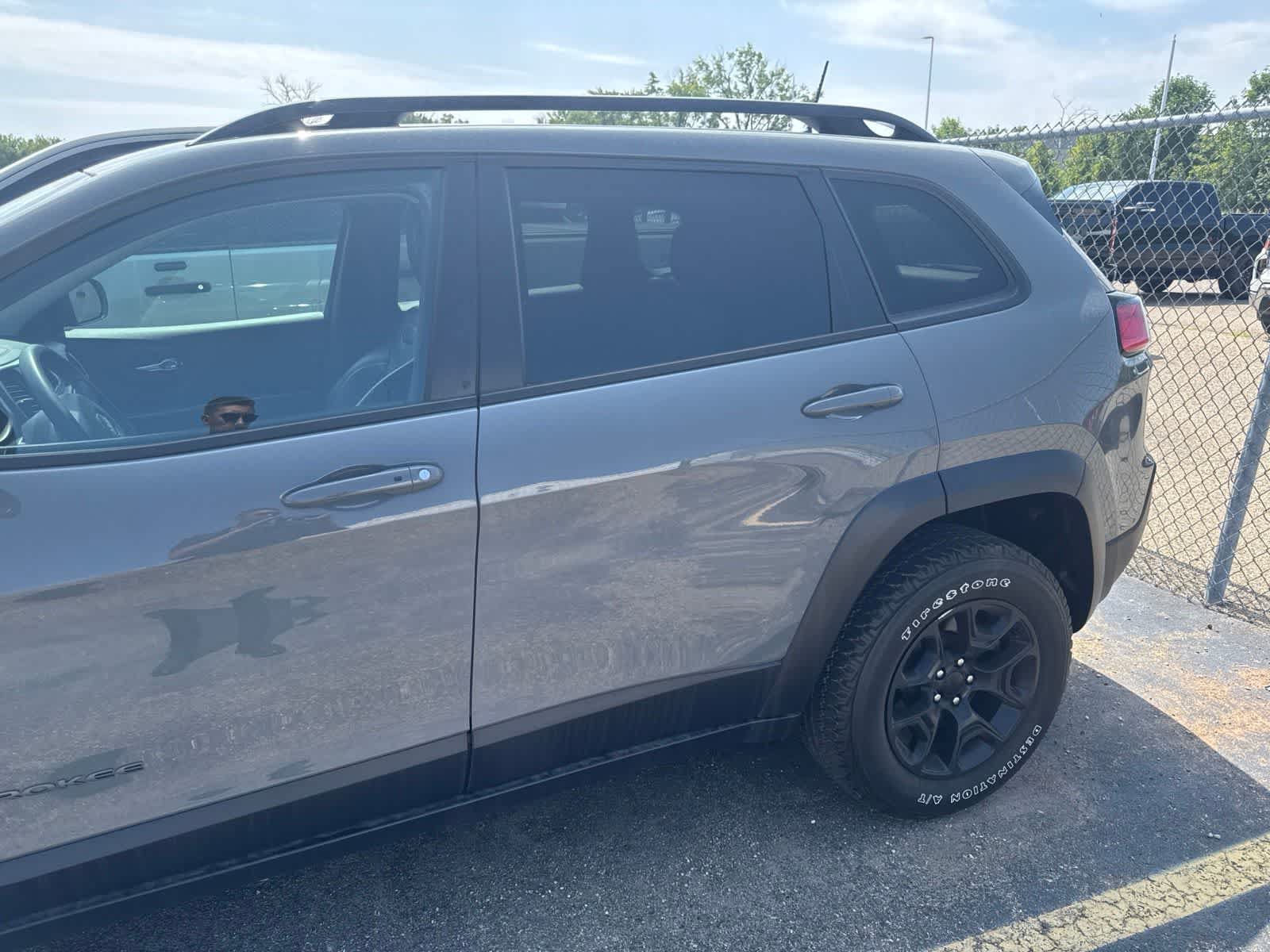 Used 2022 Jeep Cherokee Trailhawk w/ Sound & Nav Group AWD/4WD image 18