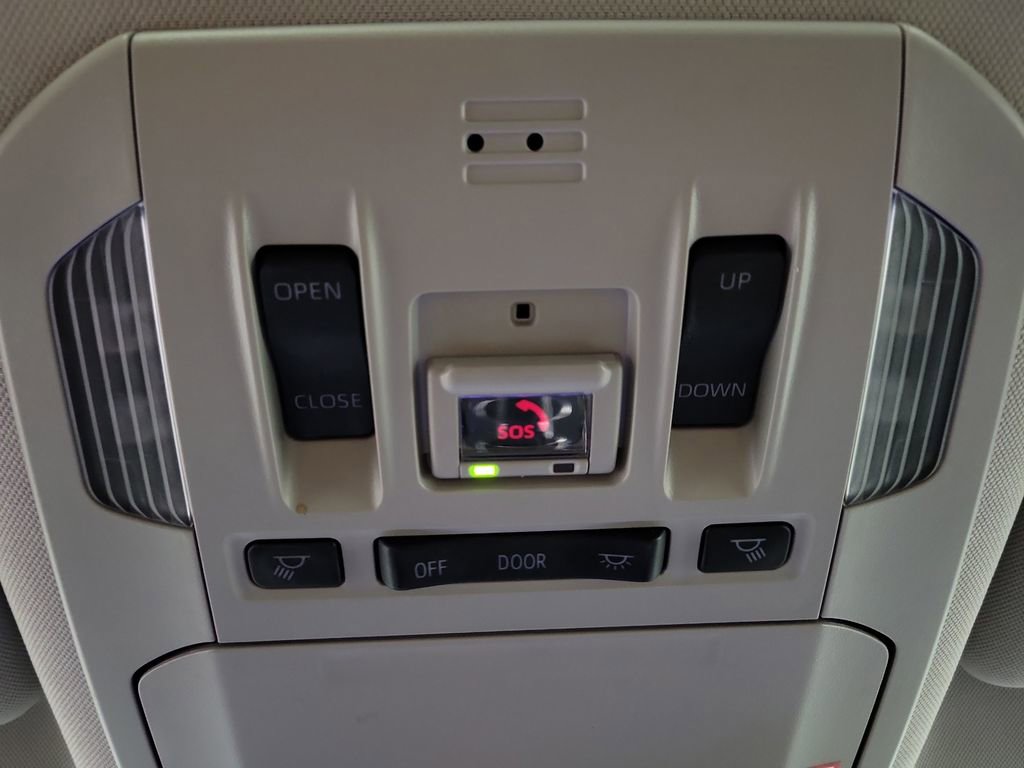 Used 2023 Toyota Highlander XLE AWD/4WD image 22