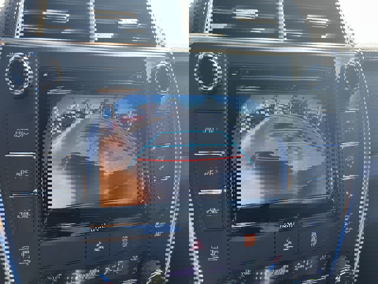 Used 2017 Toyota Camry XLE image 25