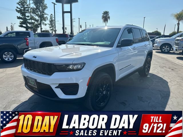 Used 2024 Jeep Grand Cherokee Altitude AWD/4WD image 3