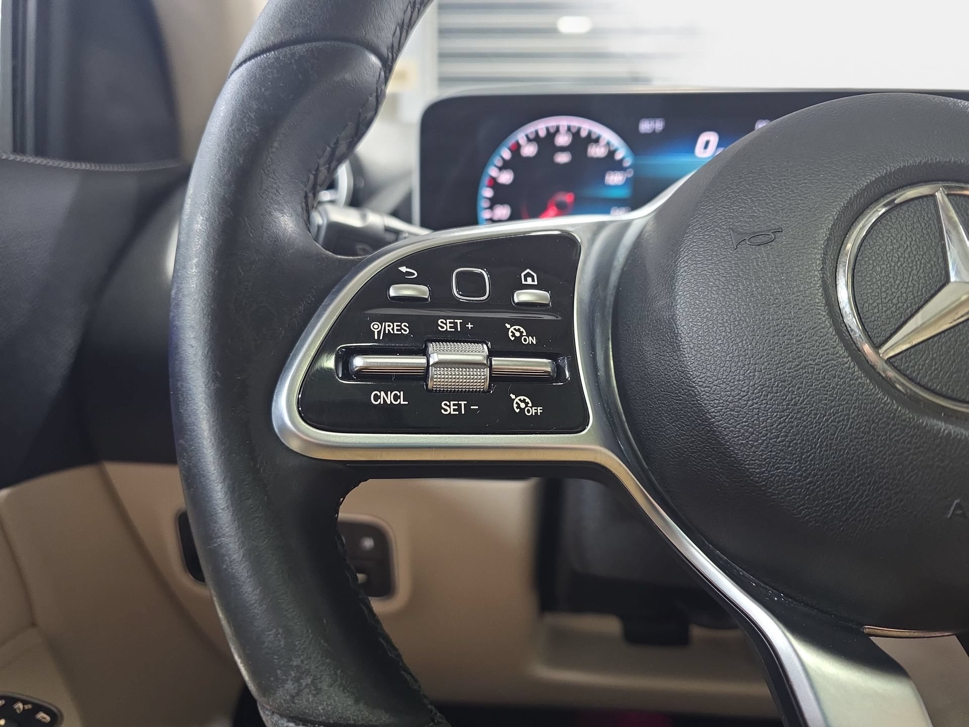 Used 2021 Mercedes-Benz GLA 250 w/ Premium Package image 17