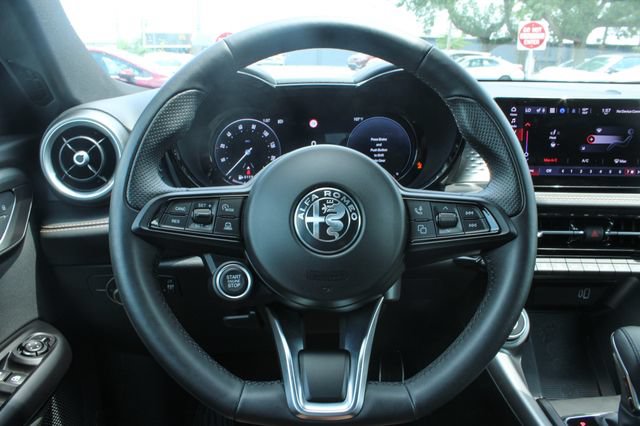 Used 2025 Alfa Romeo Tonale AWD/4WD image 23