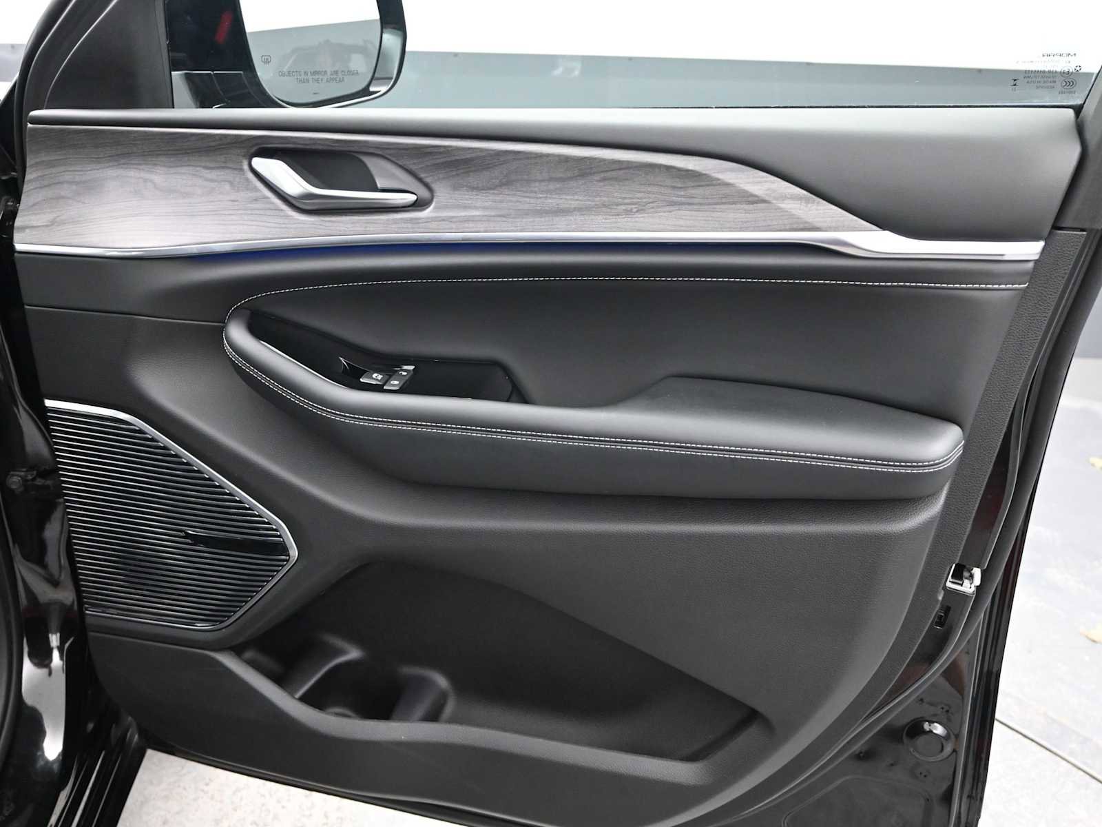 Used 2023 Jeep Grand Cherokee Overland image 19