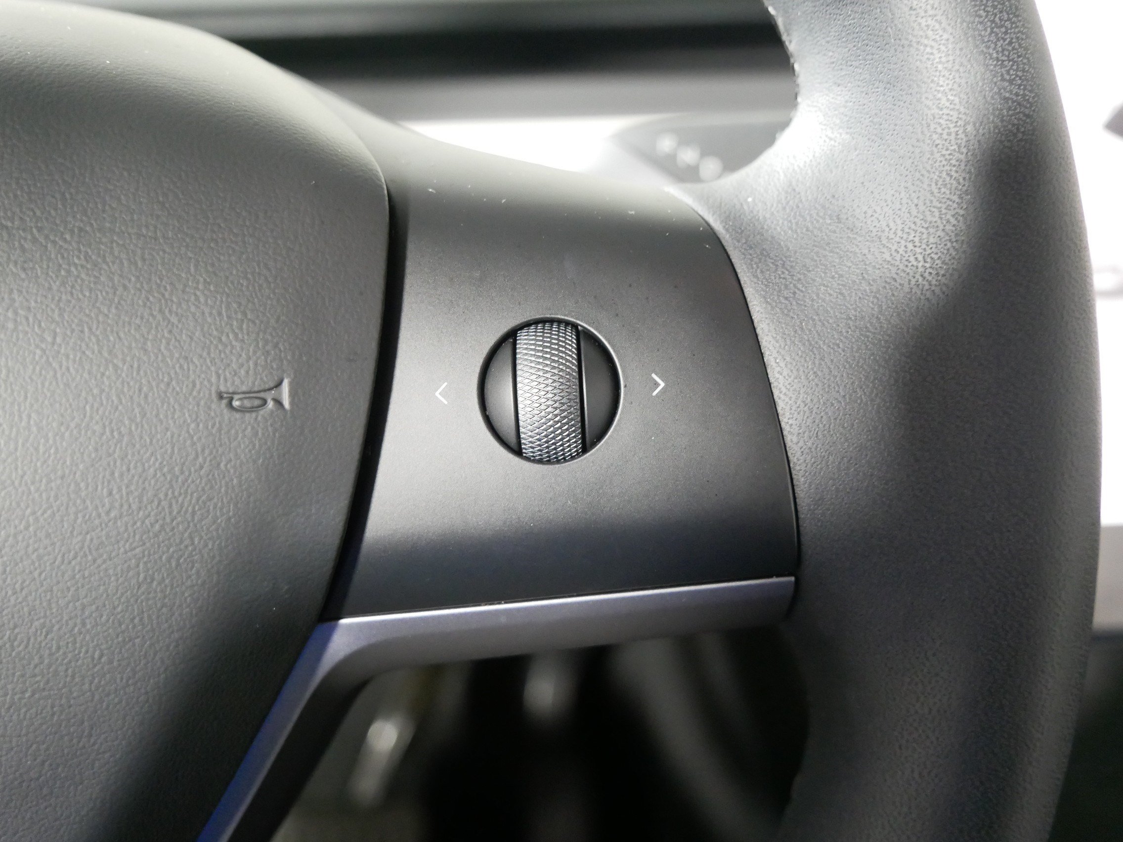 Used 2023 Tesla Model Y Long Range AWD/4WD image 31