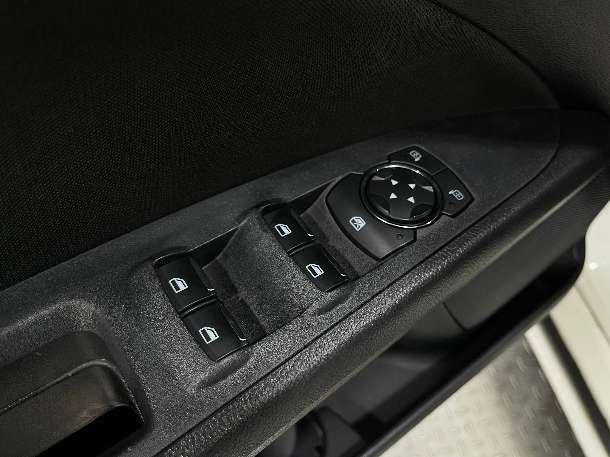 Used 2018 Ford Fusion SE w/ Fusion SE Technology Package image 14