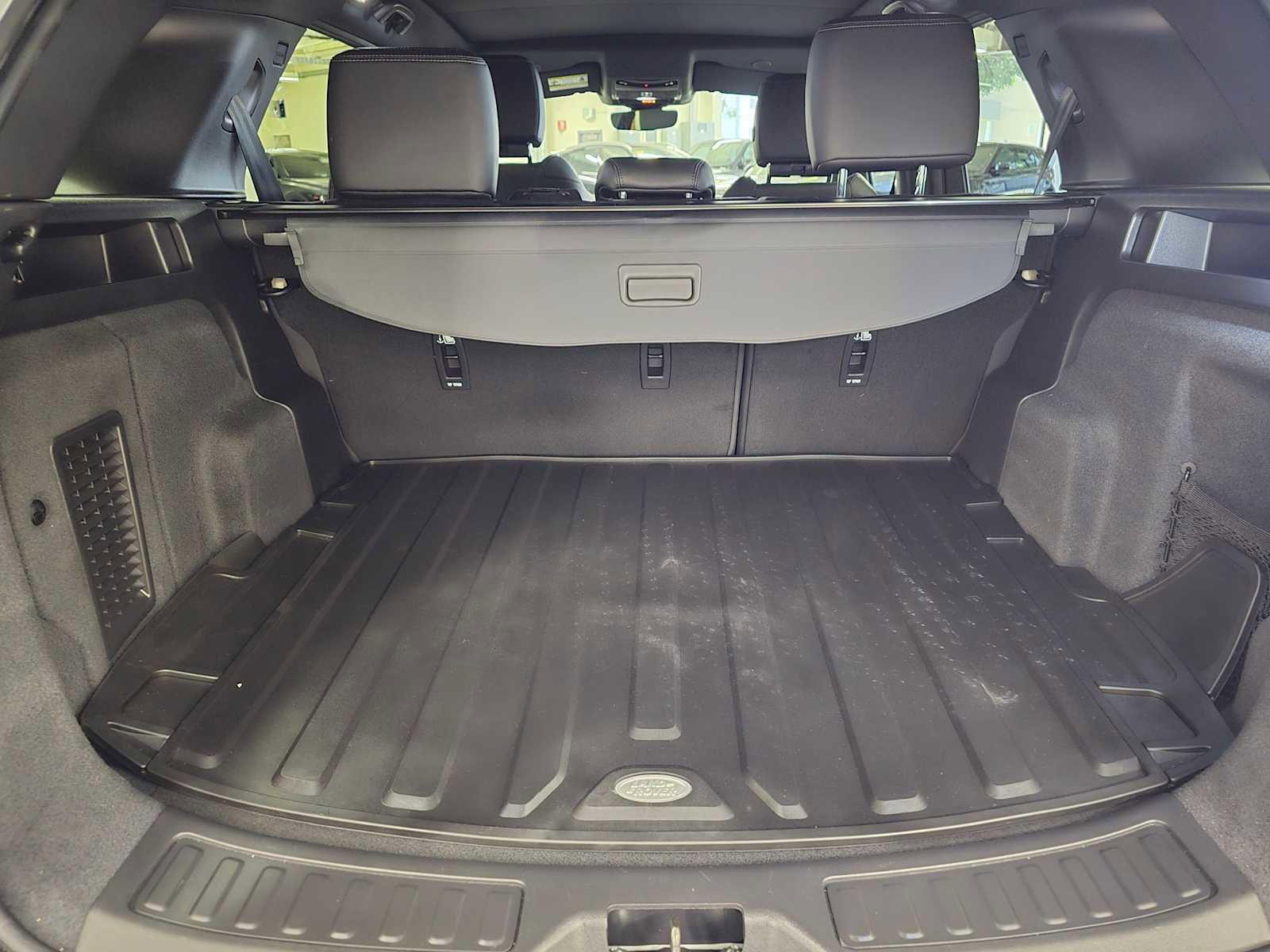 Certified 2025 Land Rover Discovery Sport Dynamic SE image 14