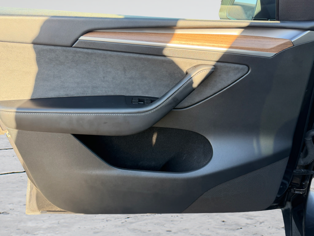 Used 2024 Tesla Model Y Long Range RWD image 37