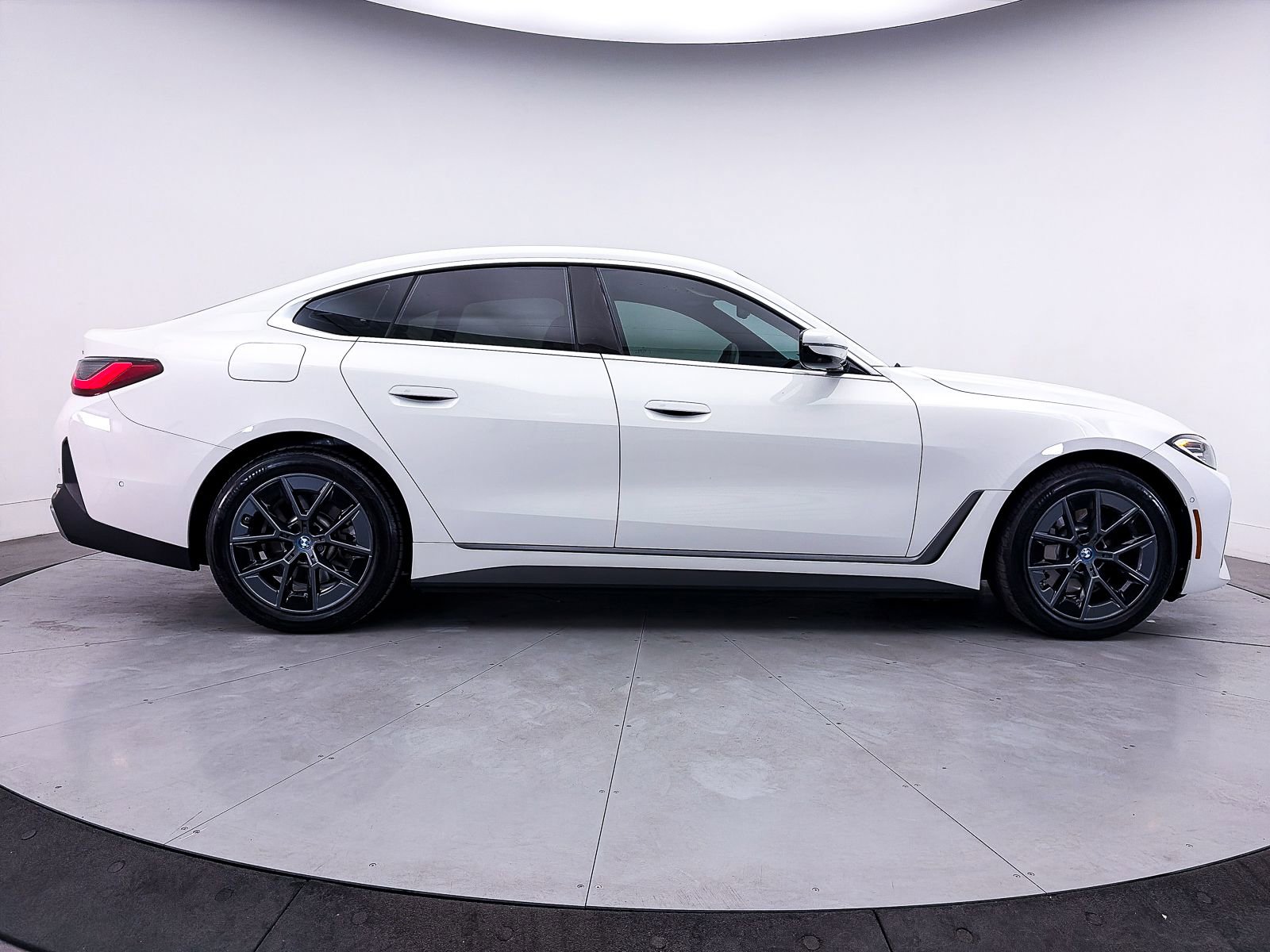 Used 2023 BMW i4 eDrive40 w/ Premium Package RWD image 44