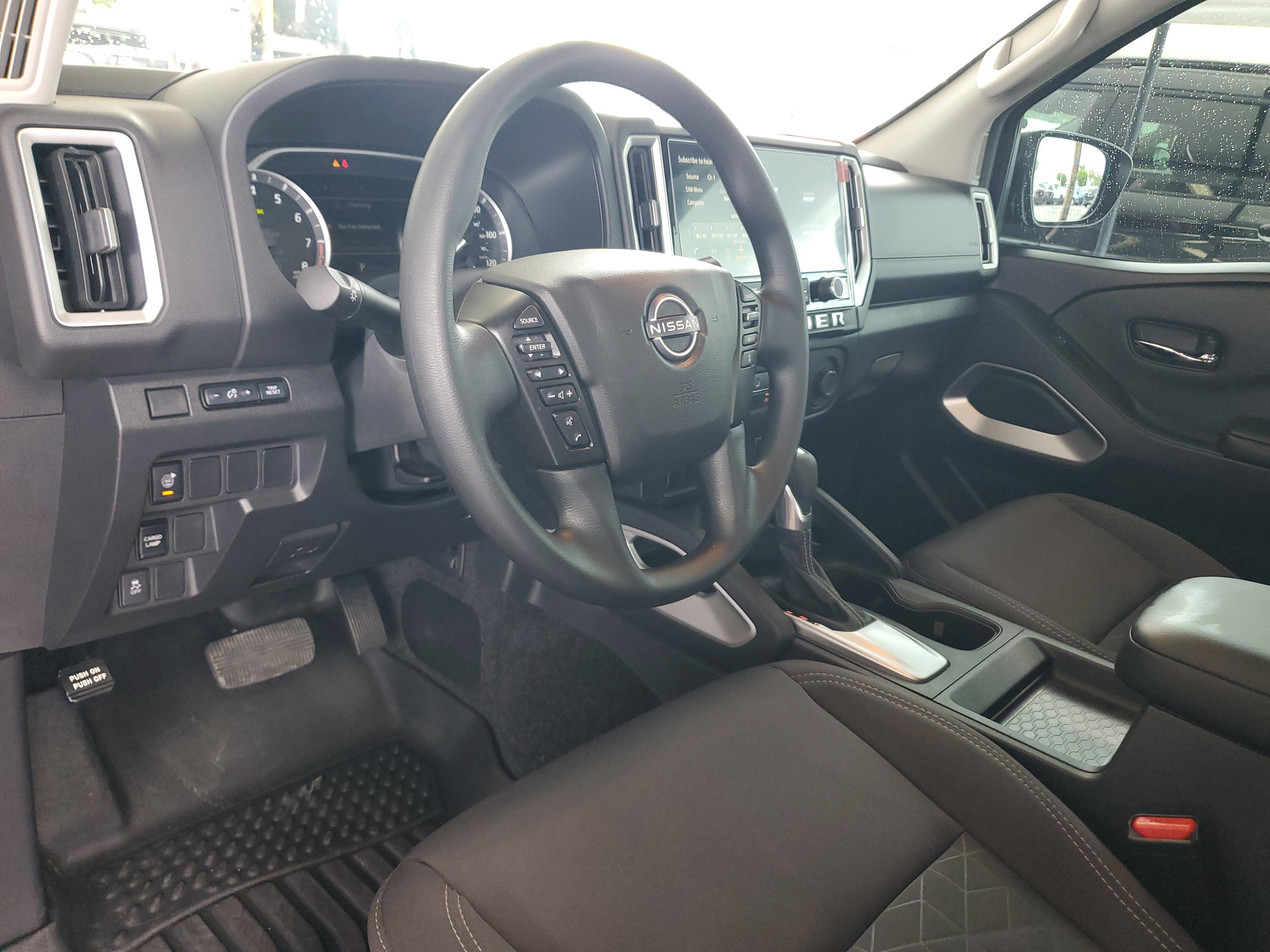 Used 2025 Nissan Frontier SV image 9