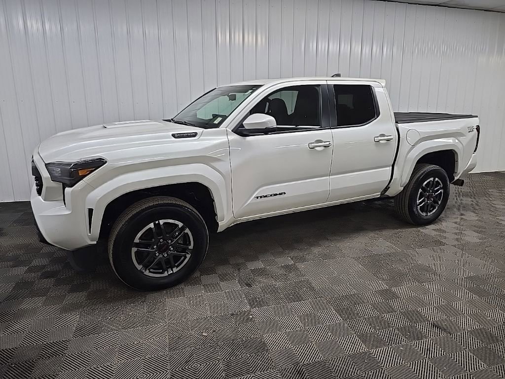 Used 2024 Toyota Tacoma TRD Sport w/ TRD Sport Premium Package AWD/4WD image 6