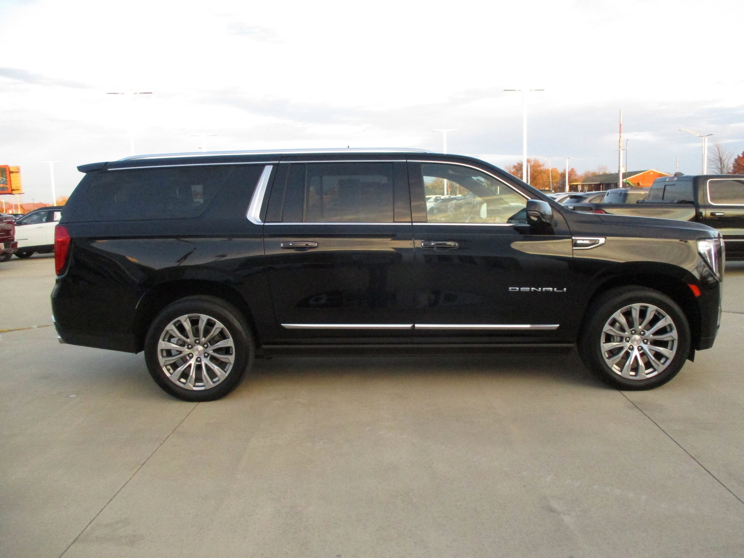 Used 2022 GMC Yukon XL Denali w/ Max Trailering Package image 6