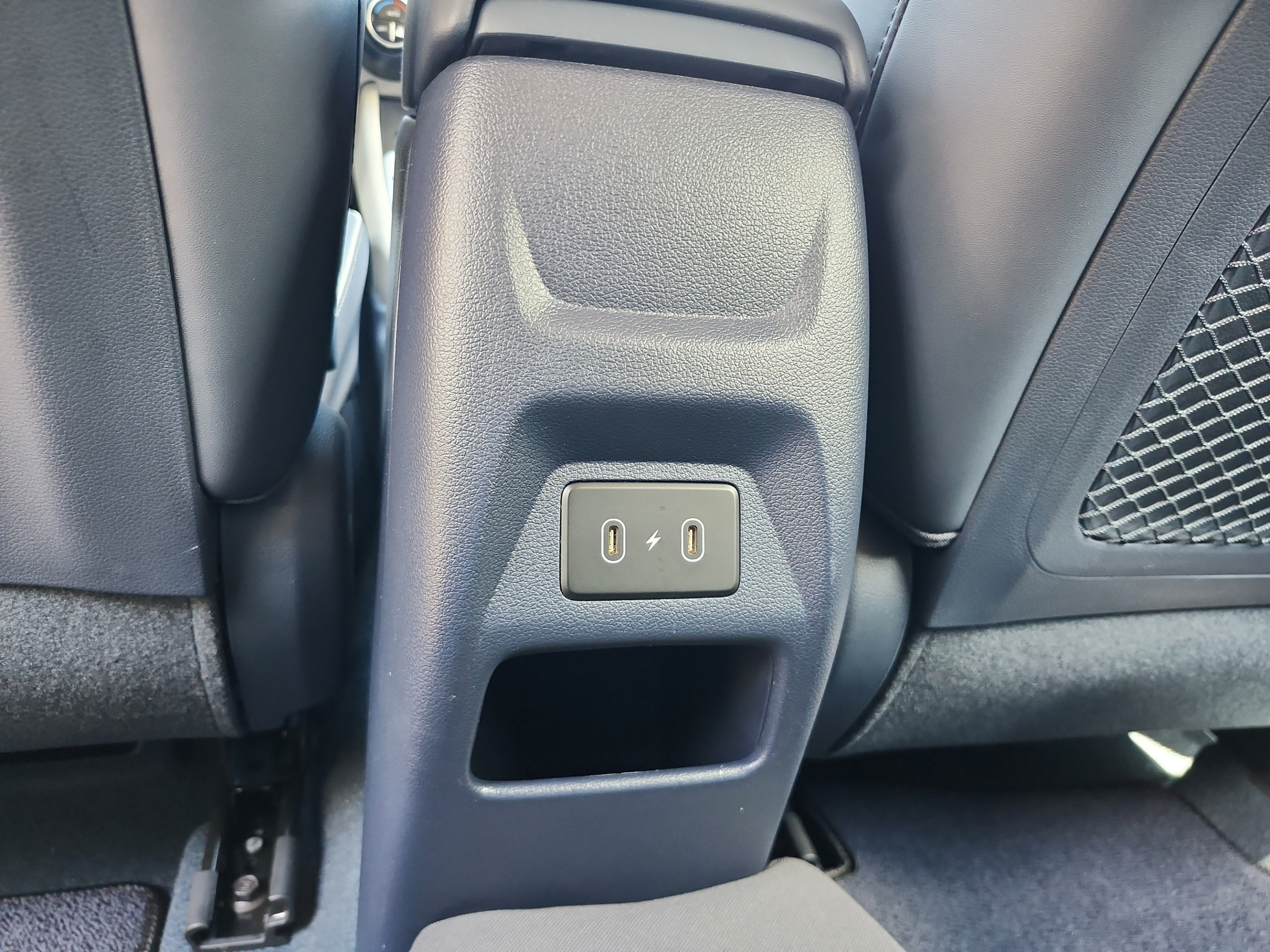 Certified 2024 Hyundai Venue Limited FWD image 18