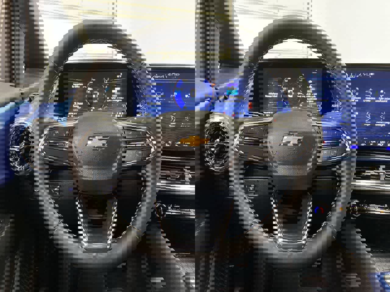 Used 2025 Chevrolet Equinox EV LT w/ Convenience Package image 19