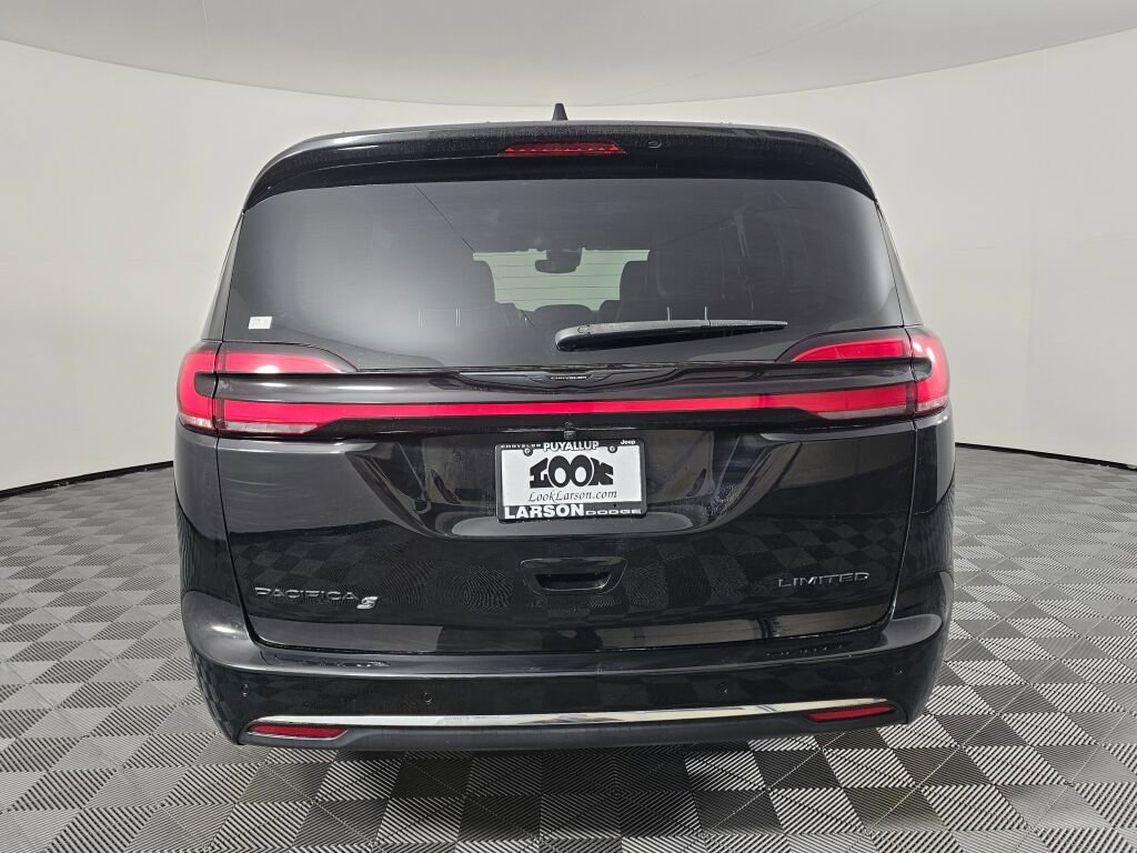 Used 2026 Chrysler Pacifica Limited w/ S Appearance Package image 4