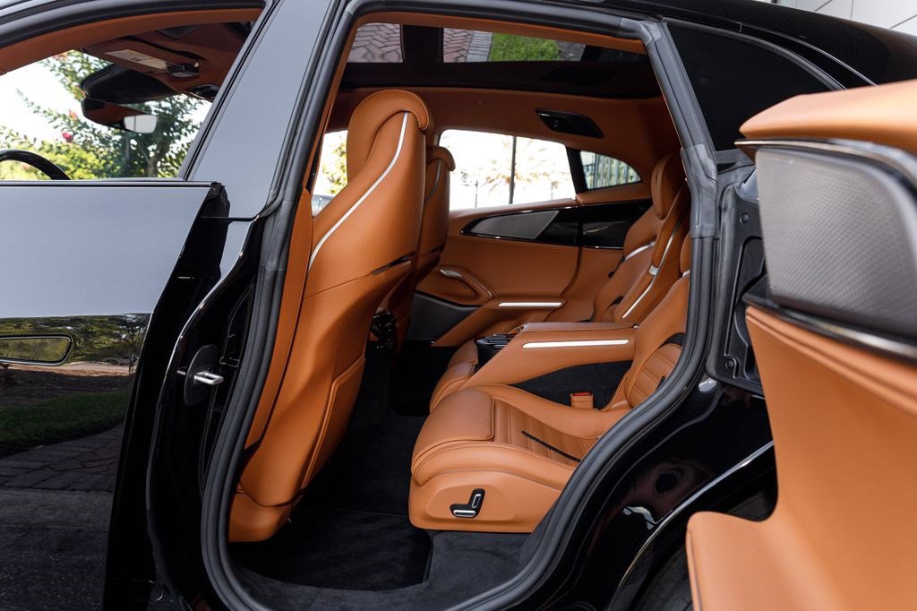 Used 2024 Ferrari Purosangue AWD/4WD image 22
