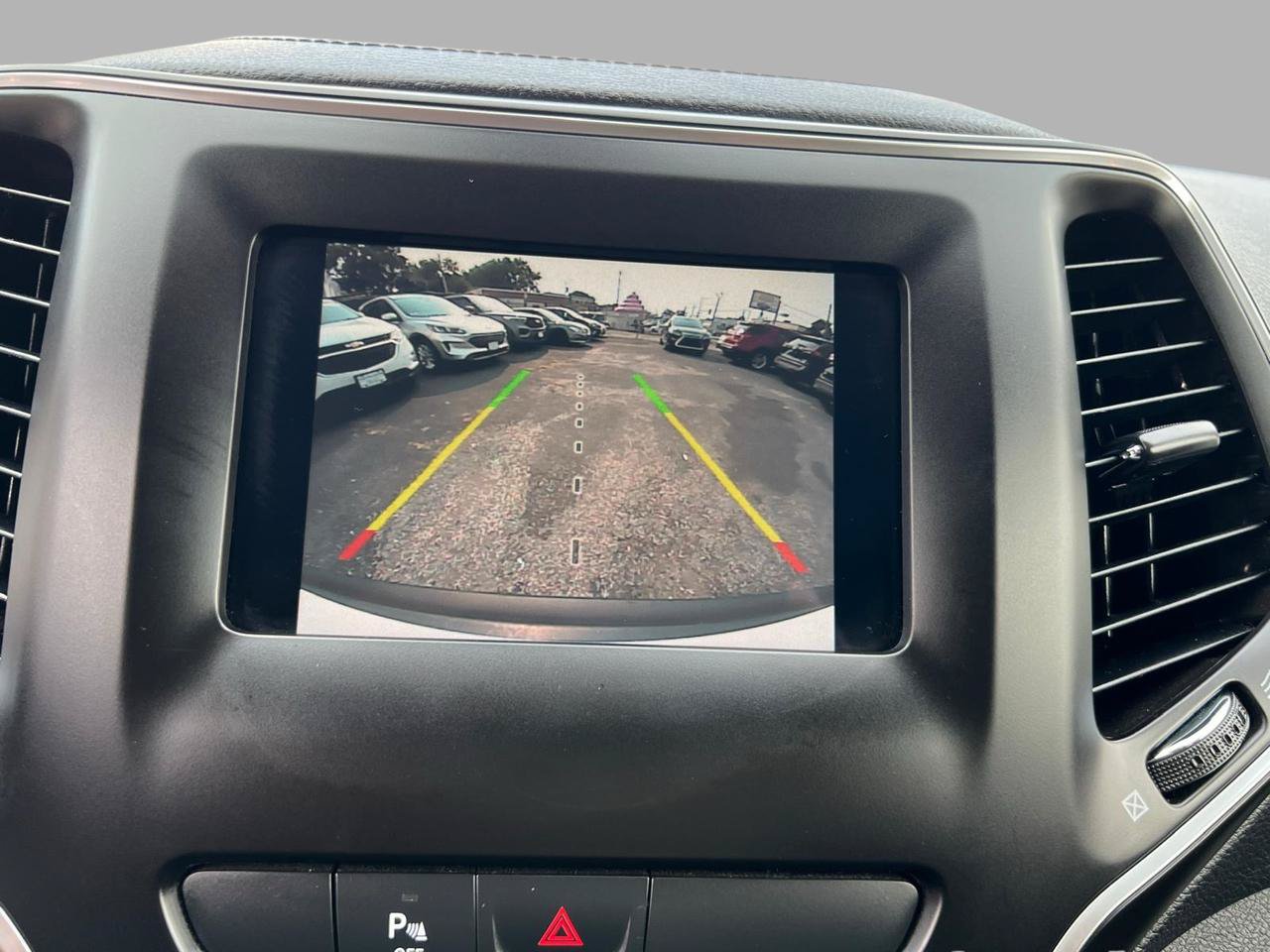 Used 2019 Jeep Cherokee Latitude Plus AWD/4WD image 26