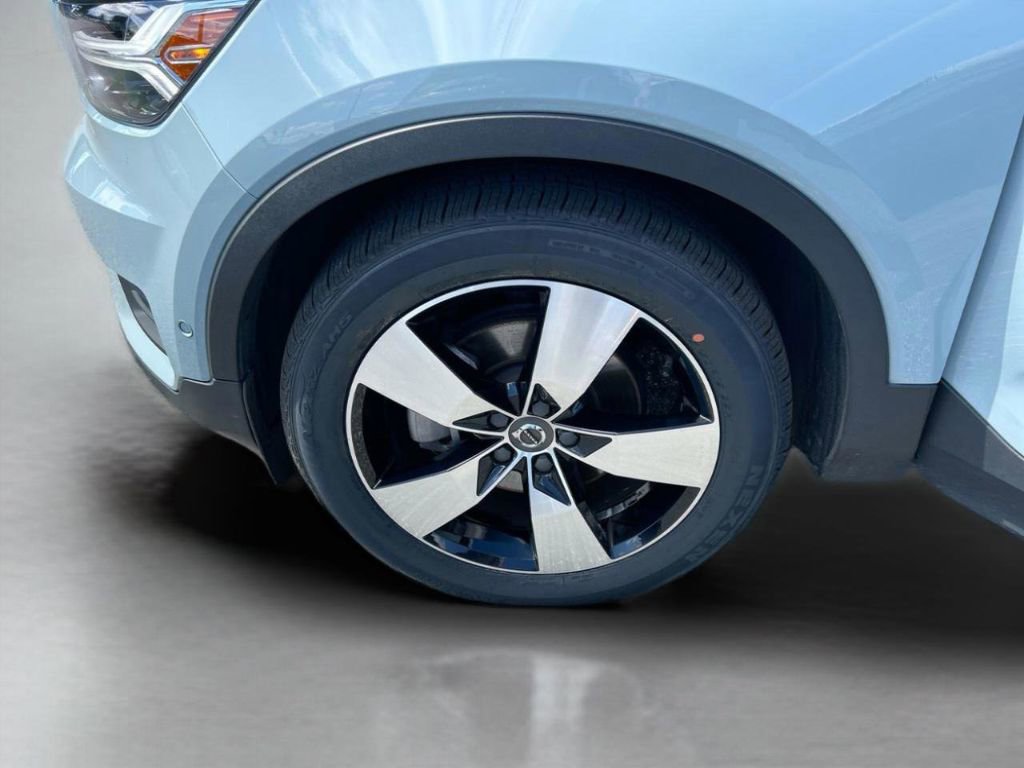 Used 2019 Volvo XC40 T5 Momentum image 38