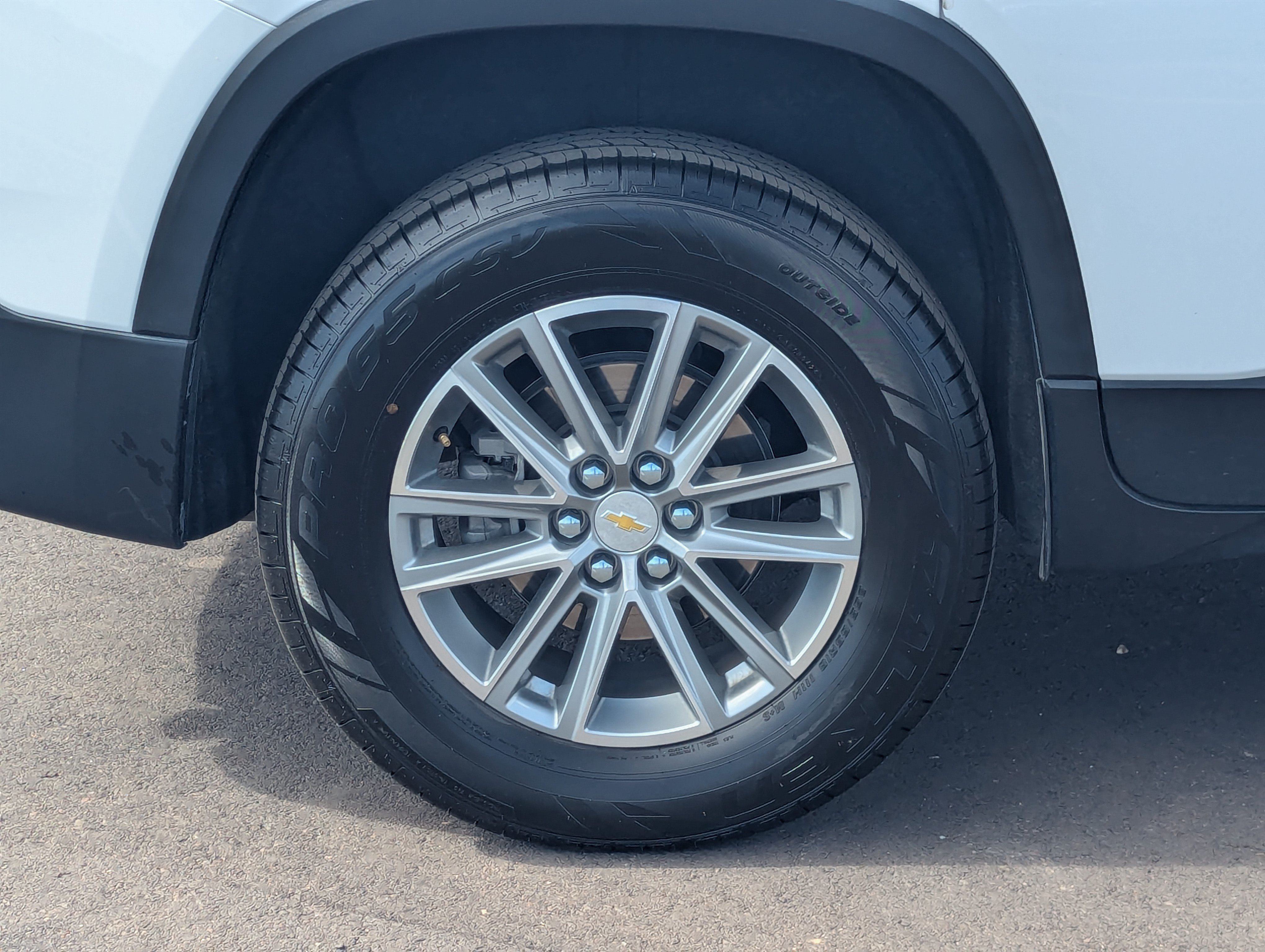 Used 2023 Chevrolet Traverse LT AWD/4WD image 9