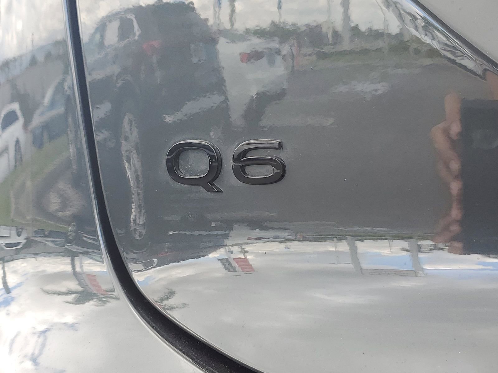 Used 2025 Audi Q6 e-tron Premium w/ Convenience Package RWD image 7