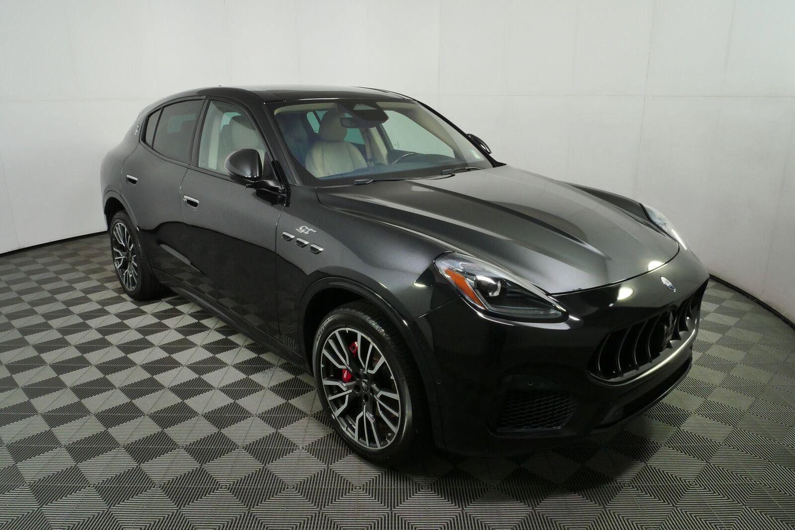 Used 2023 Maserati Grecale GT AWD/4WD image 24