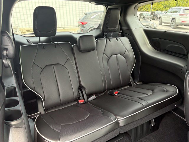 New 2026 Chrysler Pacifica Limited w/ Uconnect Theater Family Group FWD image 33