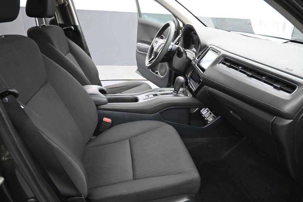 Used 2017 Honda HR-V EX image 2