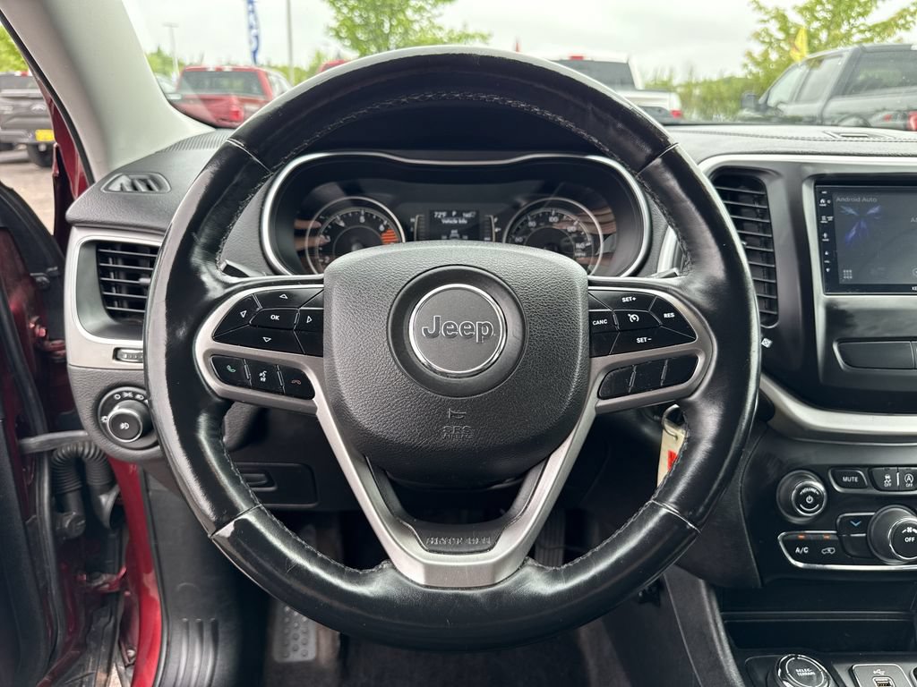 Used 2019 Jeep Cherokee Latitude w/ Cold Weather Group AWD/4WD image 16