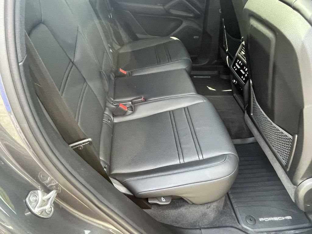 Used 2024 Porsche Cayenne Coupe AWD/4WD image 20