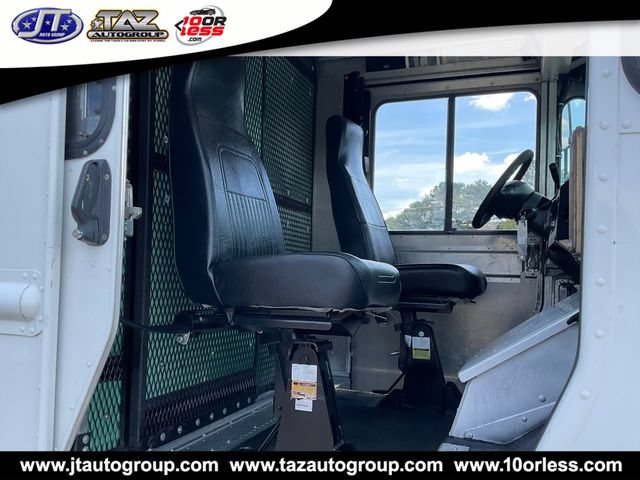 Used 2017 Ford E-350 and Econoline 350 Super Duty w/ A/C Prep Package RWD image 13