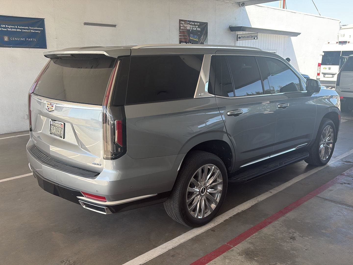 Used 2023 Cadillac Escalade Premium Luxury AWD/4WD image 2