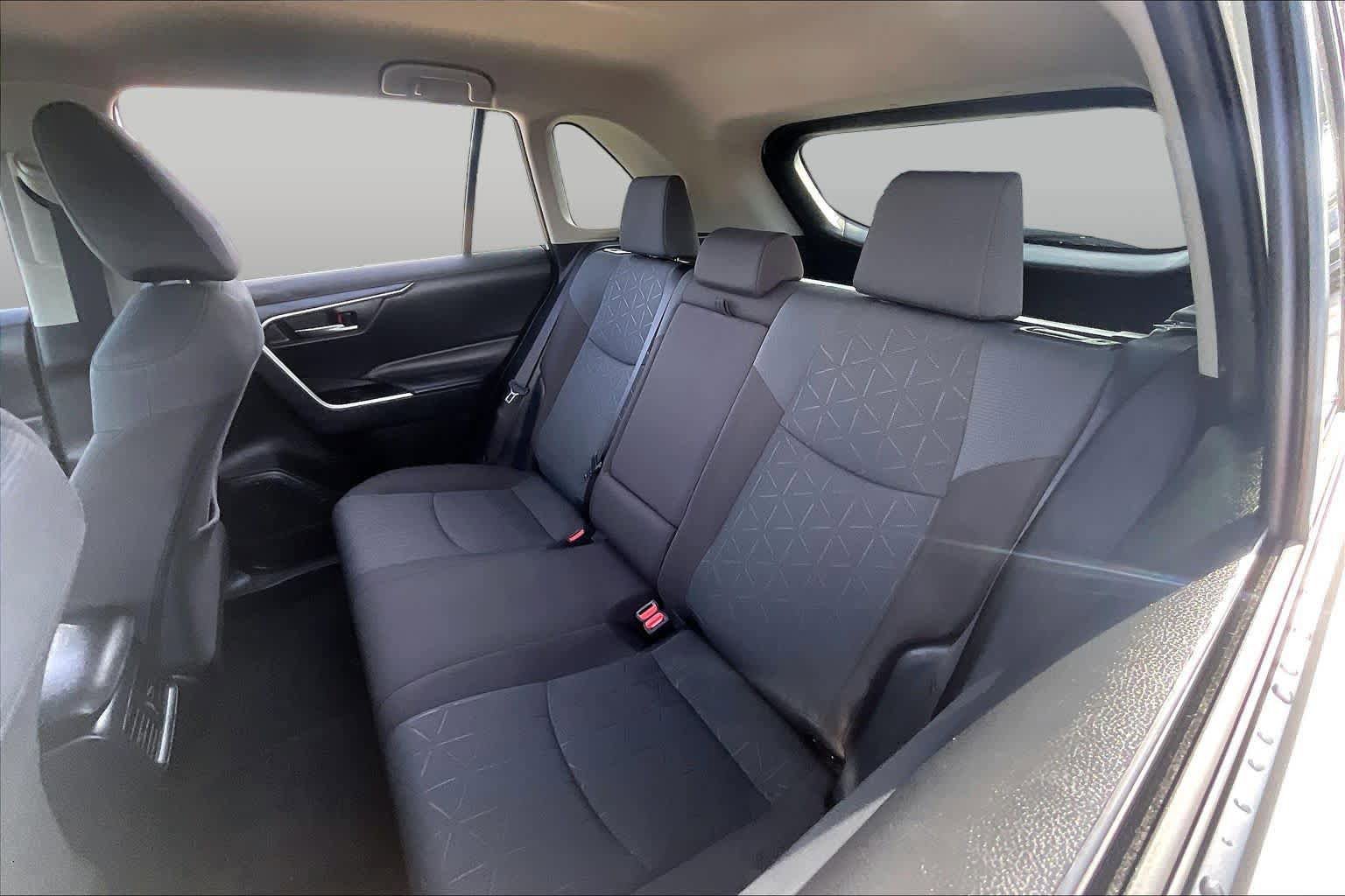 Used 2025 Toyota RAV4 XLE FWD image 20