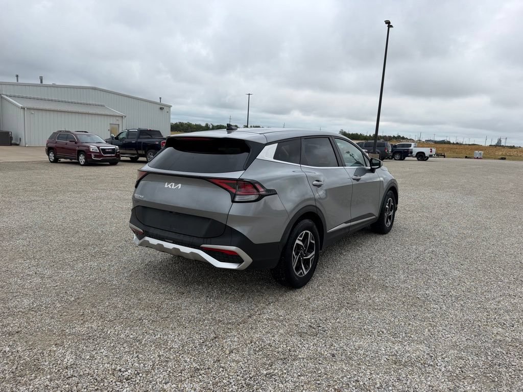 Used 2023 Kia Sportage LX FWD image 3