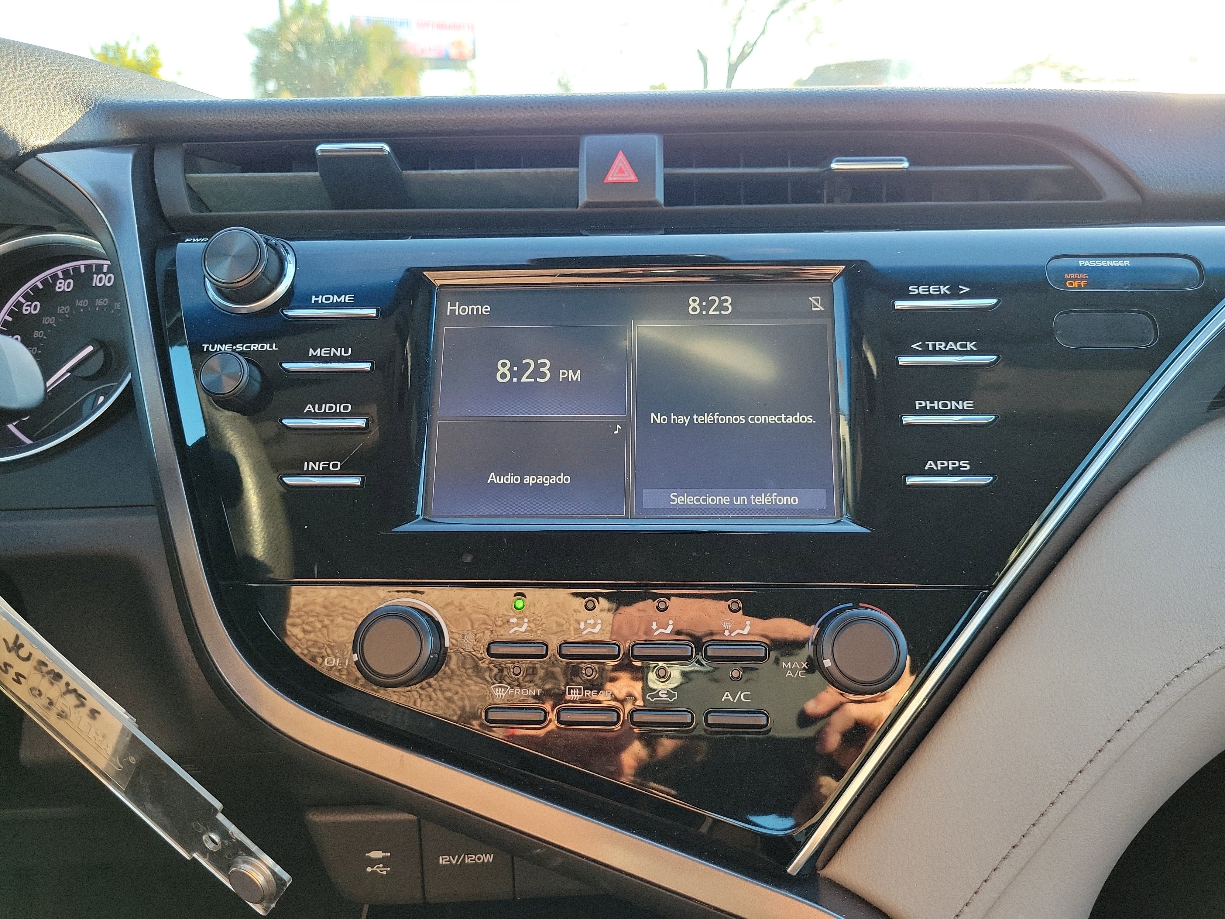 Used 2018 Toyota Camry SE image 25