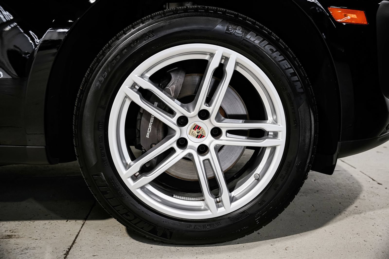 Used 2024 Porsche Macan AWD/4WD image 51