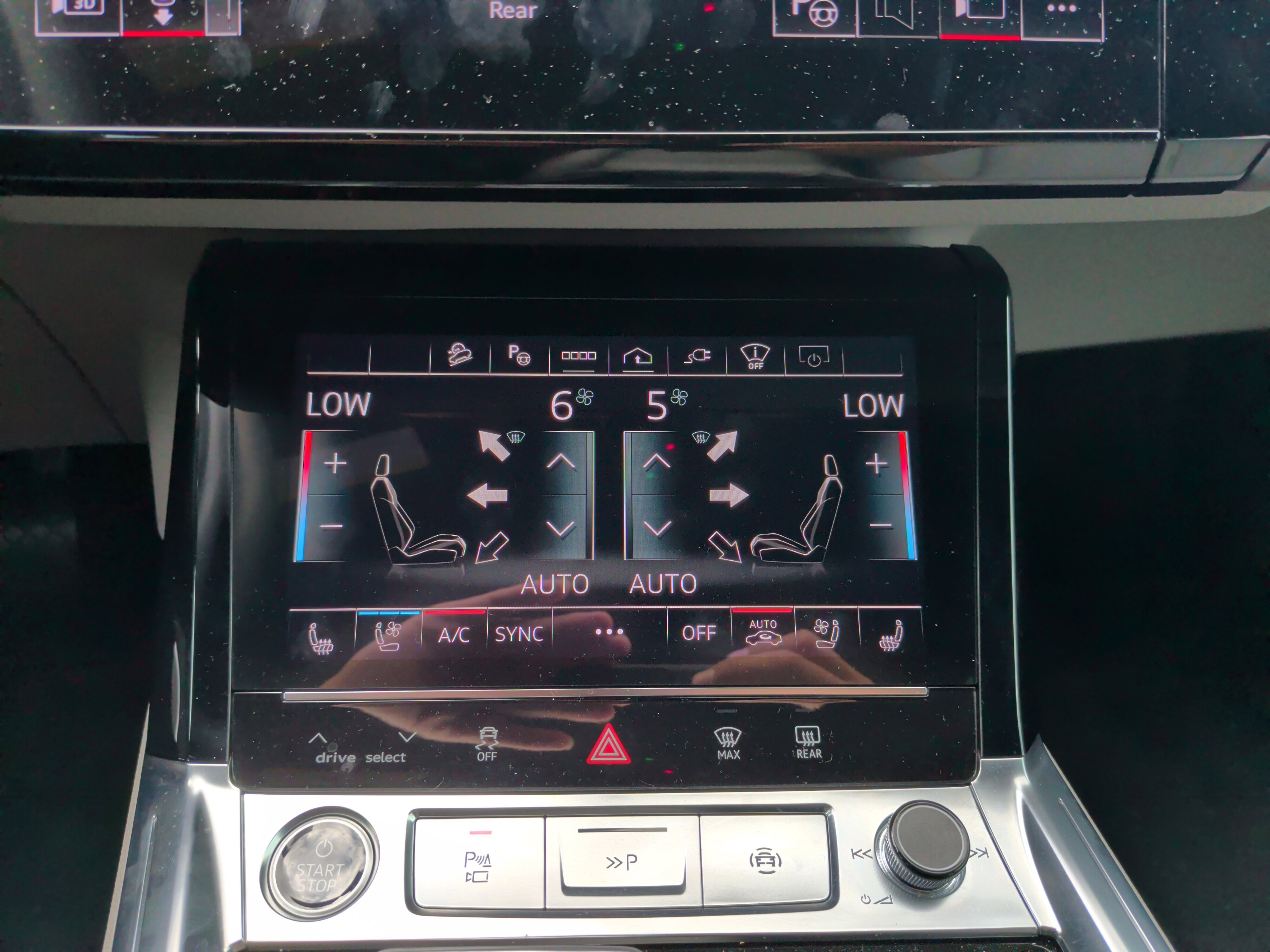 Used 2024 Audi Q8 e-tron Prestige w/ Prestige Package image 26