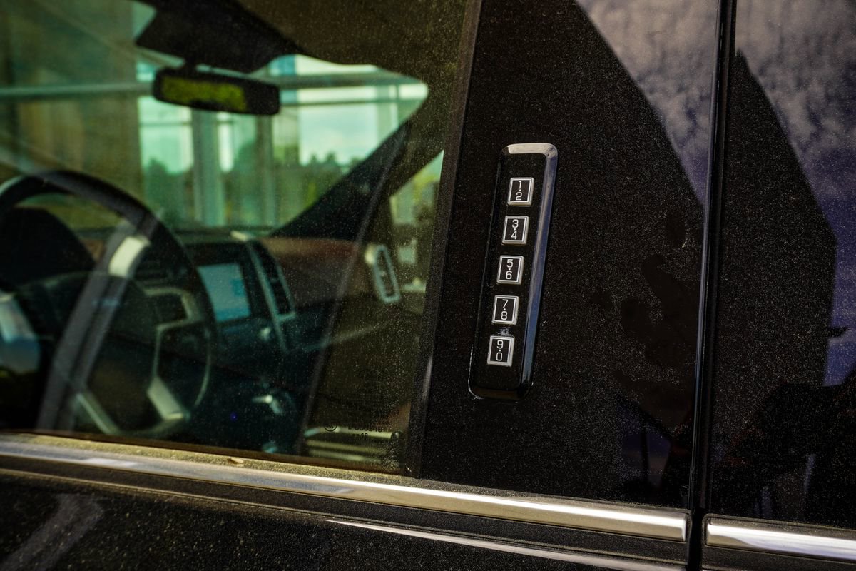 Used 2019 Ford F150 Platinum w/ Equipment Group 701A Luxury image 15