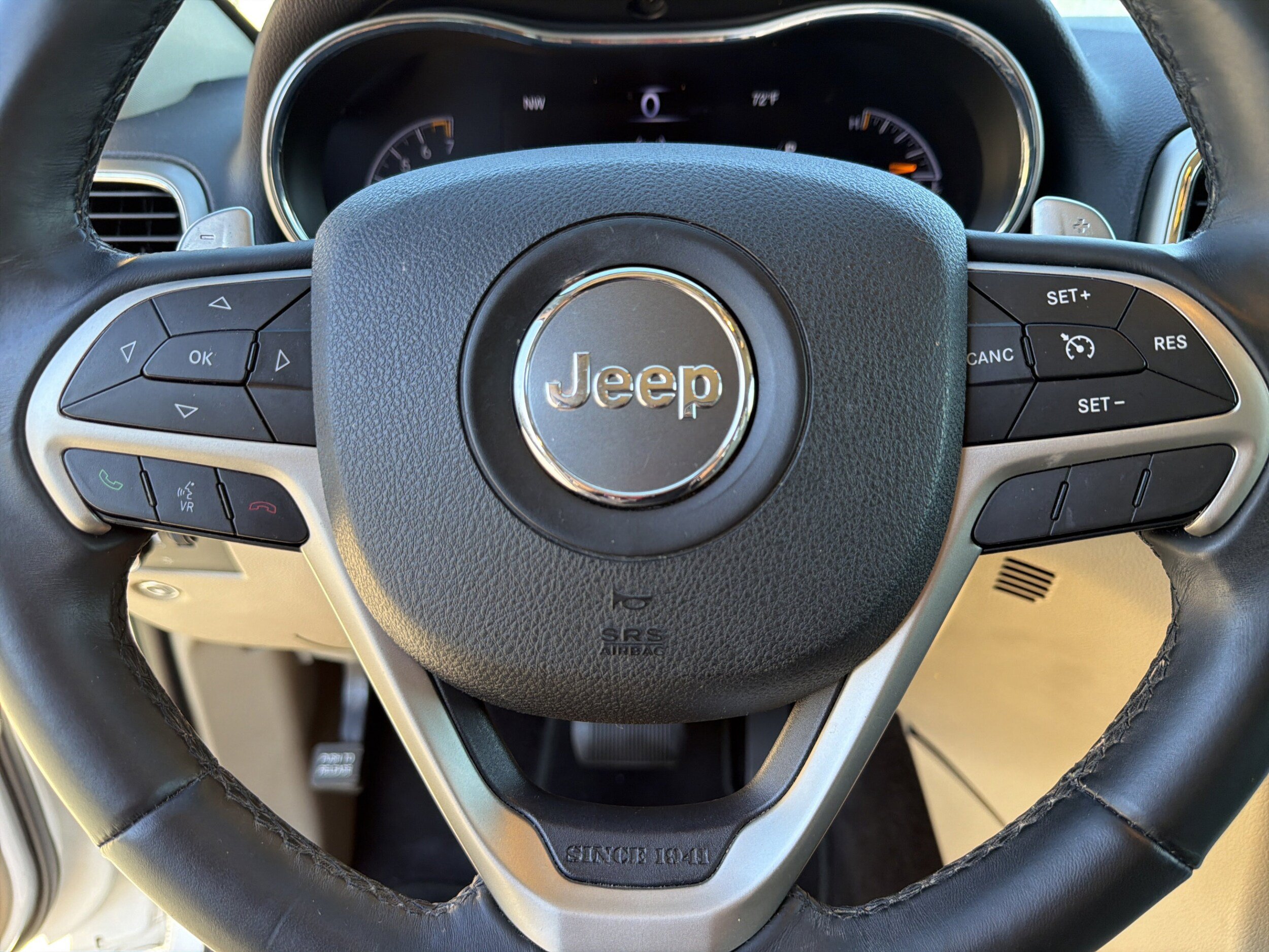 Used 2017 Jeep Grand Cherokee Laredo RWD image 18