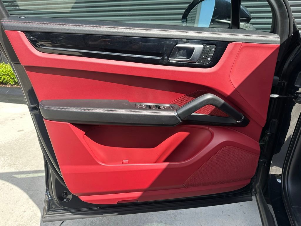 Certified 2023 Porsche Cayenne AWD/4WD image 19